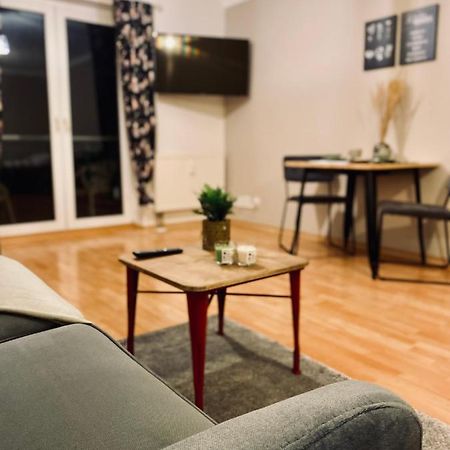 Saniertes Studio - Elisa - Mit Balkon, Wlan, Smart-Tv & Kueche In City-Naehe エアフルト エクステリア 写真