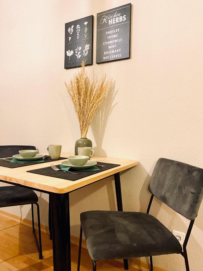 Saniertes Studio - Elisa - Mit Balkon, Wlan, Smart-Tv & Kueche In City-Naehe エアフルト エクステリア 写真