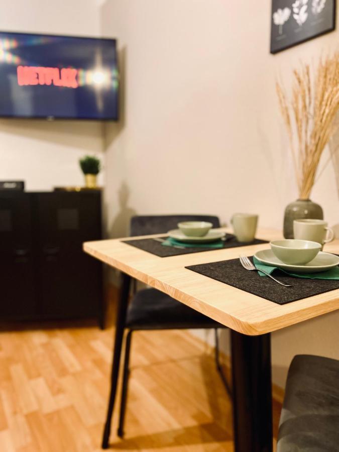 Saniertes Studio - Elisa - Mit Balkon, Wlan, Smart-Tv & Kueche In City-Naehe エアフルト エクステリア 写真